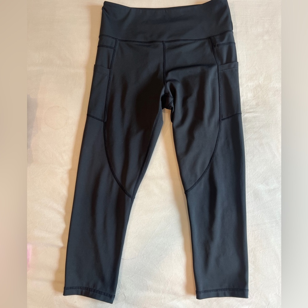 ZYIA Black Active Capri Leggings